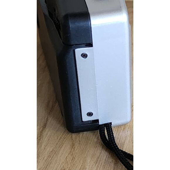 Bell and Howell Point and Shoot 35mm Film Camera Focus Free 28mm Lens Untested - Picture 3 of 6